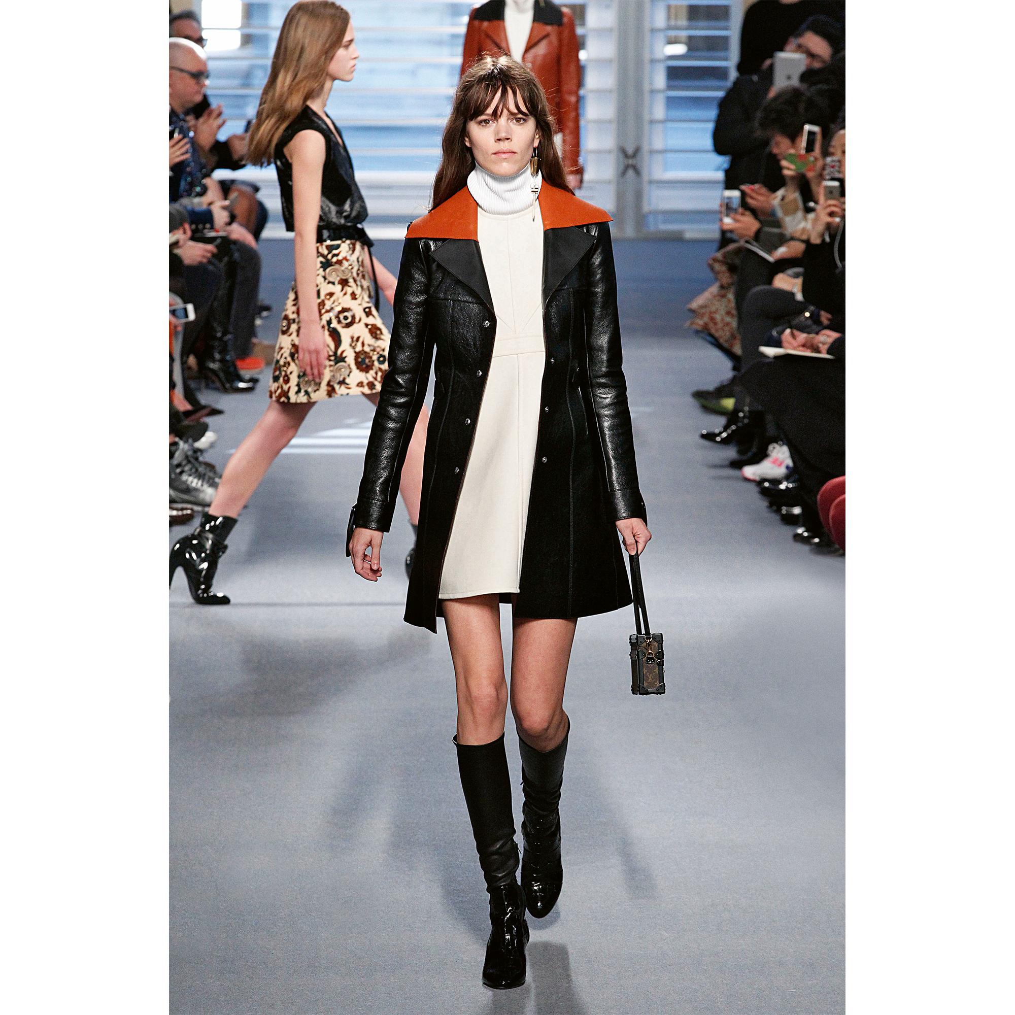 置物 LOUIS VUITTON     CATWALK Louis Vuitton Catwalk - Trunks, Travel and Home - Library and
